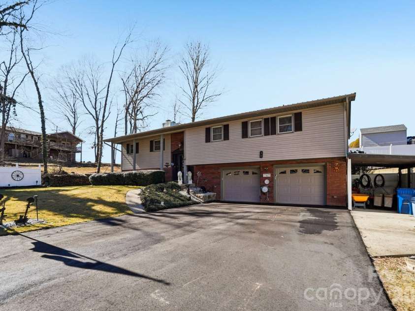 36 Kimberly Drive, Canton, NC 28716.  MLS# CAR4347339, YatesRealty ID 4866. 