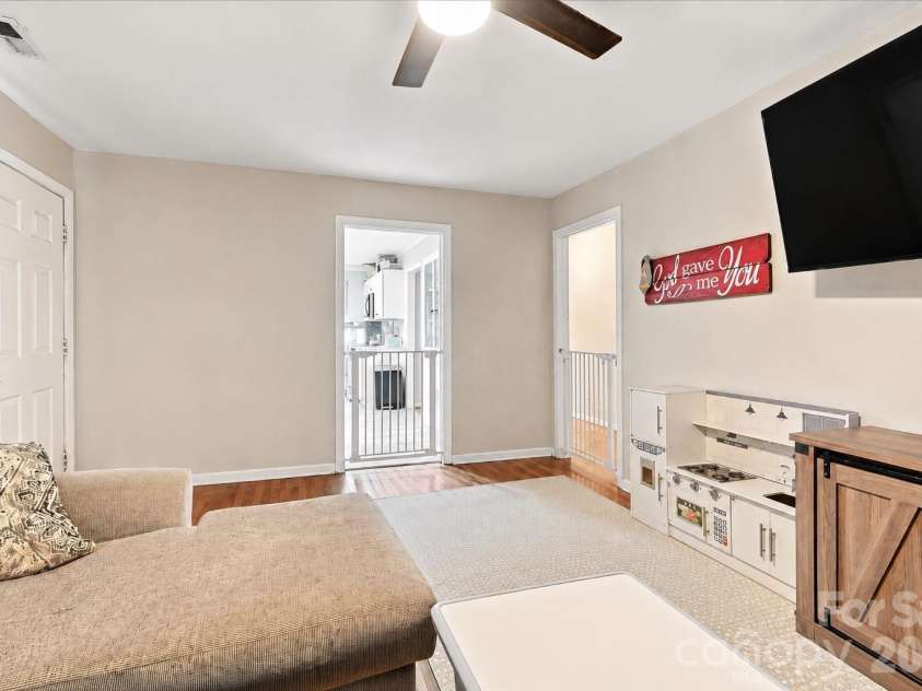 305 Poplar Street, Gaffney, SC 29341.  MLS# CAR4421494, YatesRealty ID 48661. 