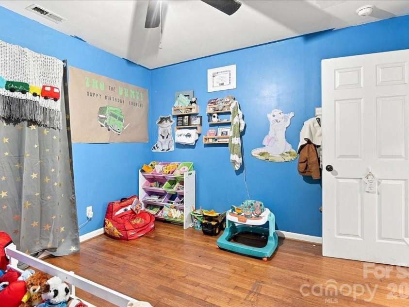305 Poplar Street, Gaffney, SC 29341.  MLS# CAR4421494, YatesRealty ID 48661. 
