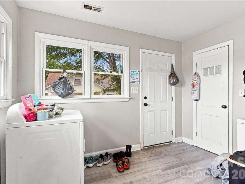 305 Poplar Street, Gaffney, SC 29341.  MLS# CAR4421494, YatesRealty ID 48661. 