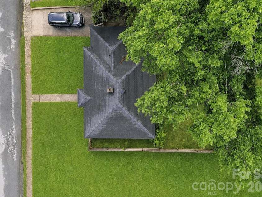 305 Poplar Street, Gaffney, SC 29341.  MLS# CAR4421494, YatesRealty ID 48661. 
