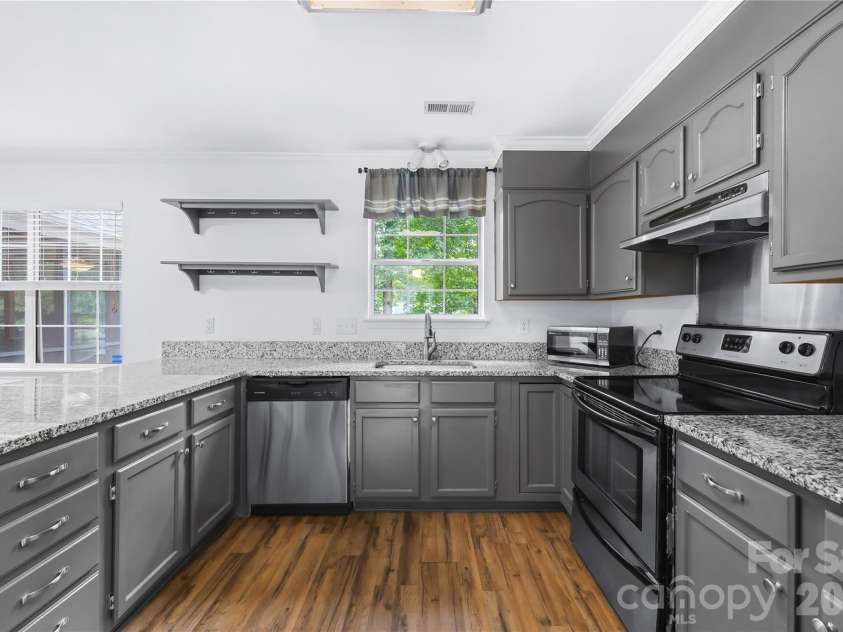 1112 Coachlight Circle, Charlotte, NC 28262.  MLS# CAR4420288, YatesRealty ID 48667. Kitchen is perfect for cooking meals and entertaining from.