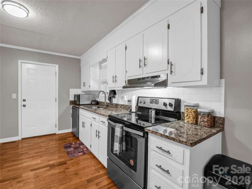 252 Old Sunshine Road, Bostic, NC 28018.  MLS# CAR4421030, YatesRealty ID 48668. Kitchen