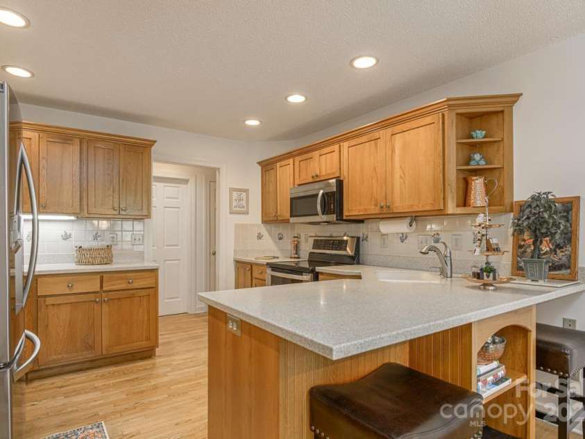 100 Bayberry Way, Hendersonville, NC 28739.  MLS# CAR4272868, YatesRealty ID 4867. 