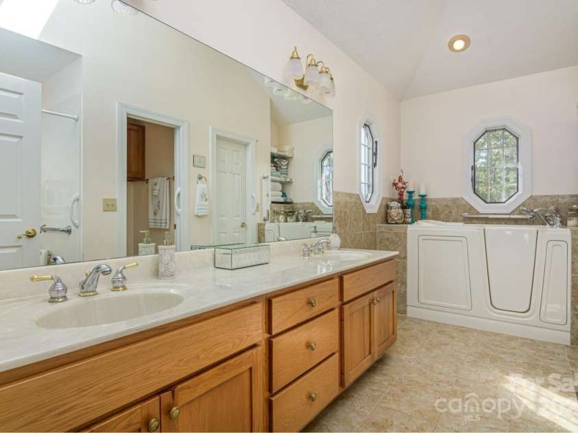 100 Bayberry Way, Hendersonville, NC 28739.  MLS# CAR4272868, YatesRealty ID 4867. 