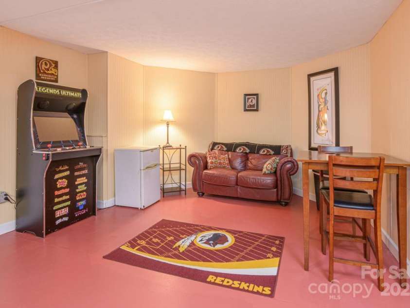 100 Bayberry Way, Hendersonville, NC 28739.  MLS# CAR4272868, YatesRealty ID 4867. 