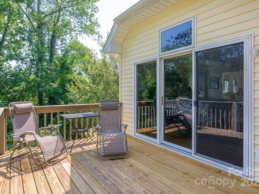 100 Bayberry Way, Hendersonville, NC 28739.  MLS# CAR4272868, YatesRealty ID 4867. 