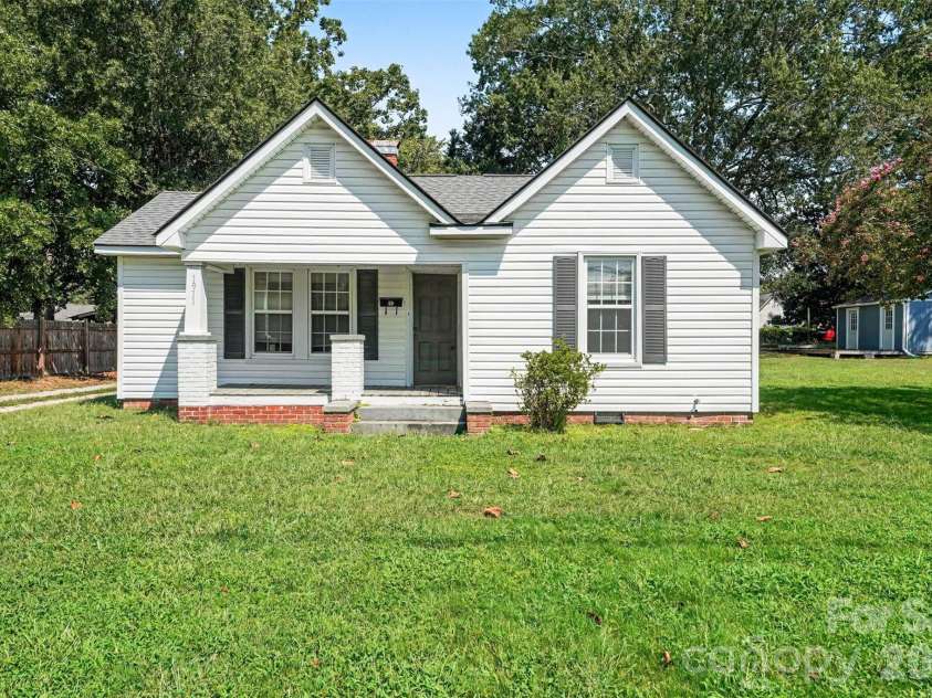 1911 Central Drive, Kannapolis, NC 28083.  MLS# CAR4420924, YatesRealty ID 48678. 