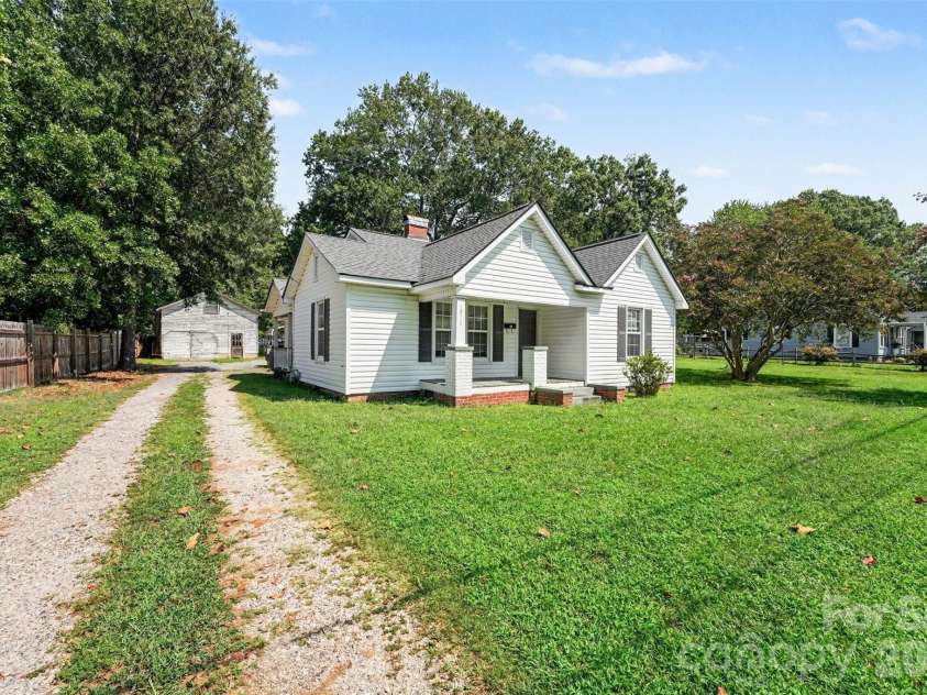 1911 Central Drive, Kannapolis, NC 28083.  MLS# CAR4420924, YatesRealty ID 48678. 
