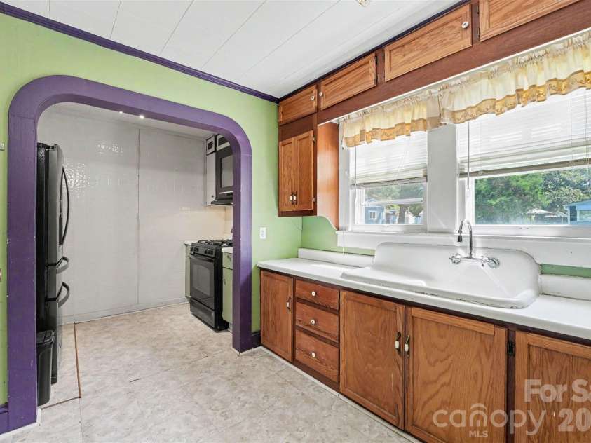 1911 Central Drive, Kannapolis, NC 28083.  MLS# CAR4420924, YatesRealty ID 48678. 