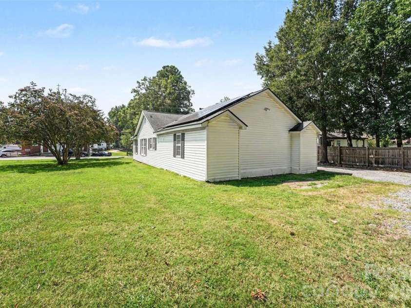 1911 Central Drive, Kannapolis, NC 28083.  MLS# CAR4420924, YatesRealty ID 48678. 