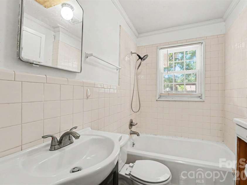 1911 Central Drive, Kannapolis, NC 28083.  MLS# CAR4420924, YatesRealty ID 48678. Hallway bathoom