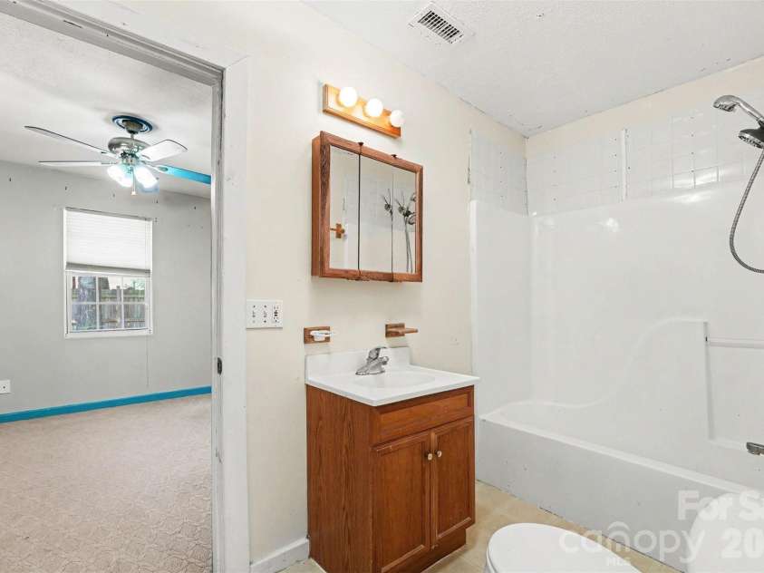 1911 Central Drive, Kannapolis, NC 28083.  MLS# CAR4420924, YatesRealty ID 48678. Jack and Jill bathroom
