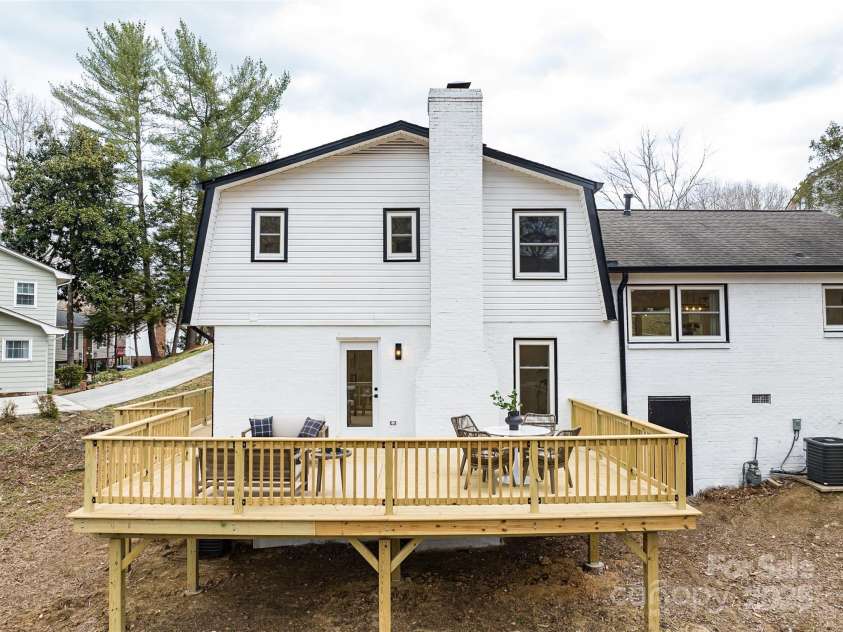 301 Dollar Circle, Charlotte, NC 28270.  MLS# CAR4228115, YatesRealty ID 4868. 