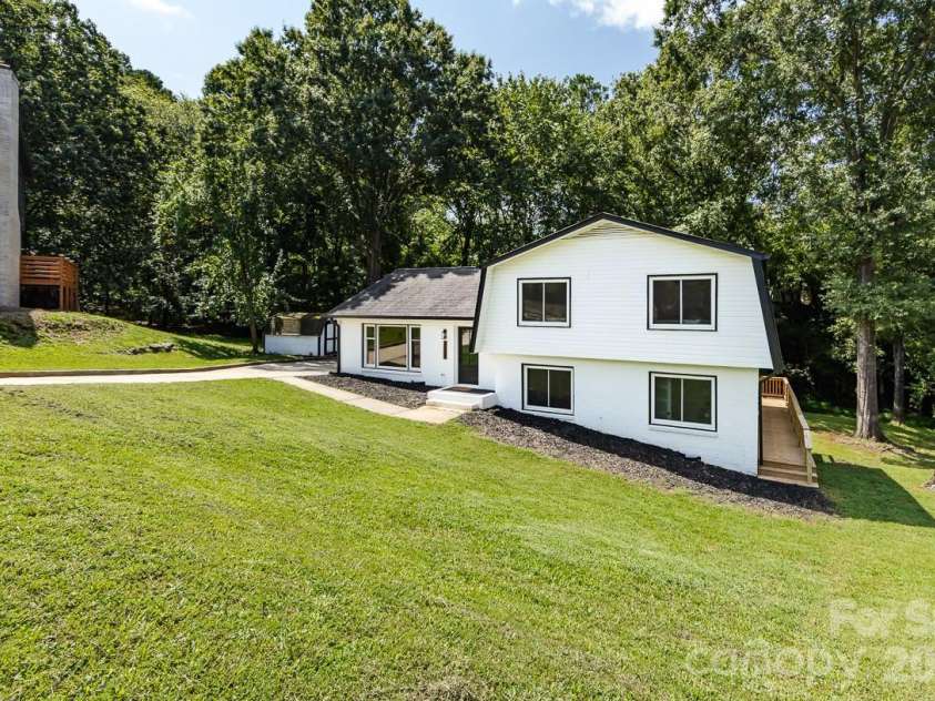 301 Dollar Circle, Charlotte, NC 28270.  MLS# CAR4336671, YatesRealty ID 4868. 
