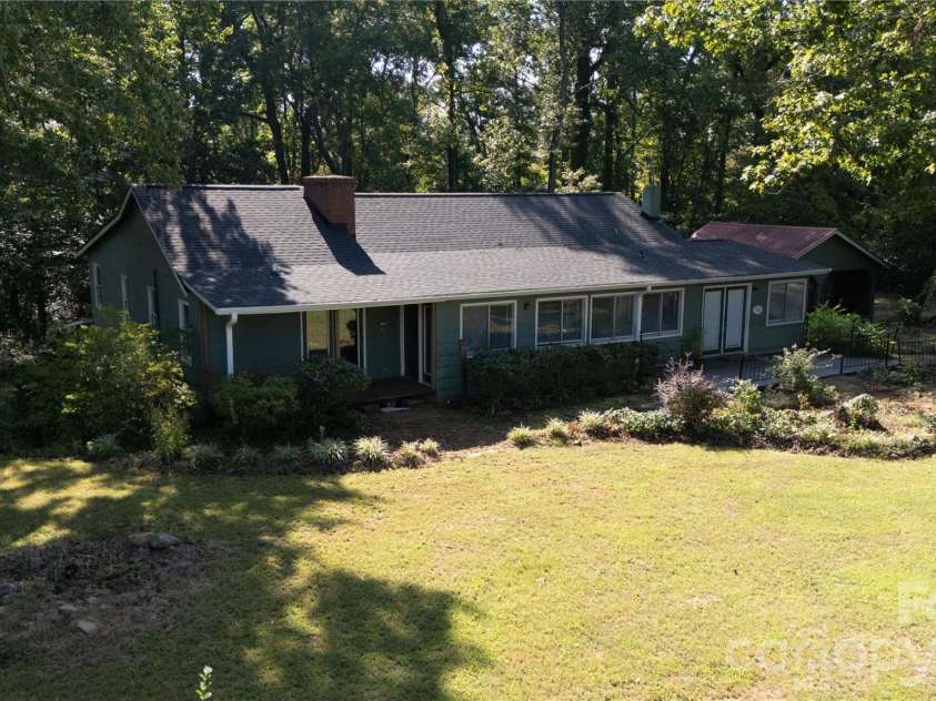 70 Fox Mountain Road, Columbus, NC 28722.  MLS# CAR4421063, YatesRealty ID 48681. 
