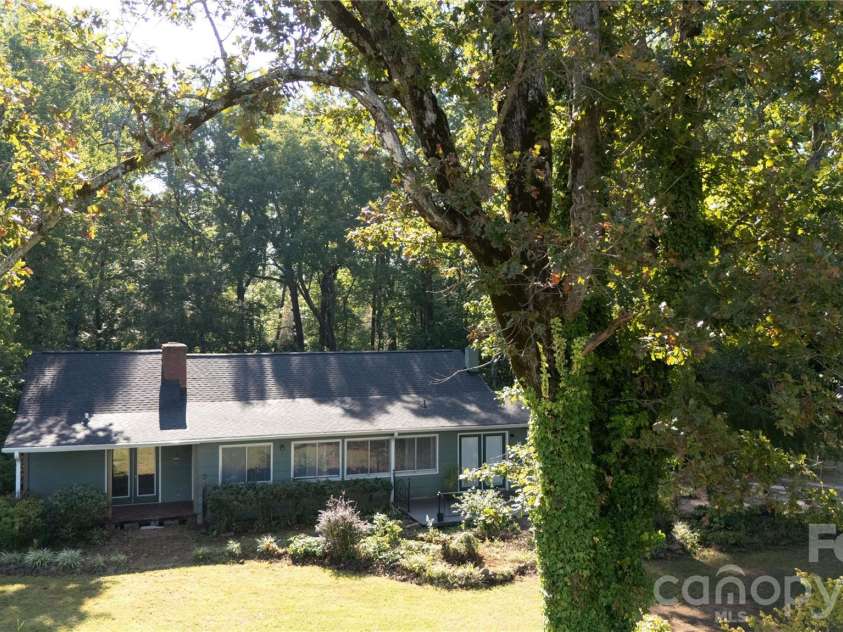 70 Fox Mountain Road, Columbus, NC 28722.  MLS# CAR4421063, YatesRealty ID 48681. 