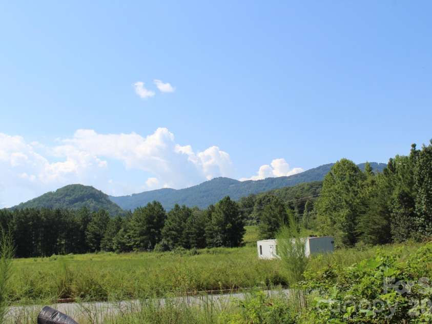70 Fox Mountain Road, Columbus, NC 28722.  MLS# CAR4421063, YatesRealty ID 48681. 