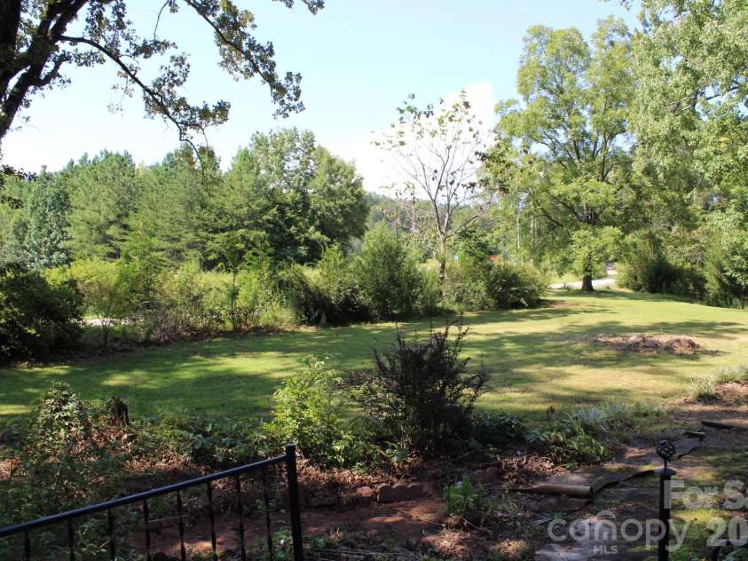 70 Fox Mountain Road, Columbus, NC 28722.  MLS# CAR4421063, YatesRealty ID 48681. 