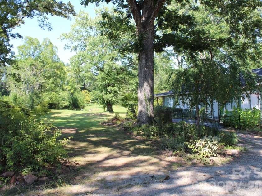 70 Fox Mountain Road, Columbus, NC 28722.  MLS# CAR4421063, YatesRealty ID 48681. 