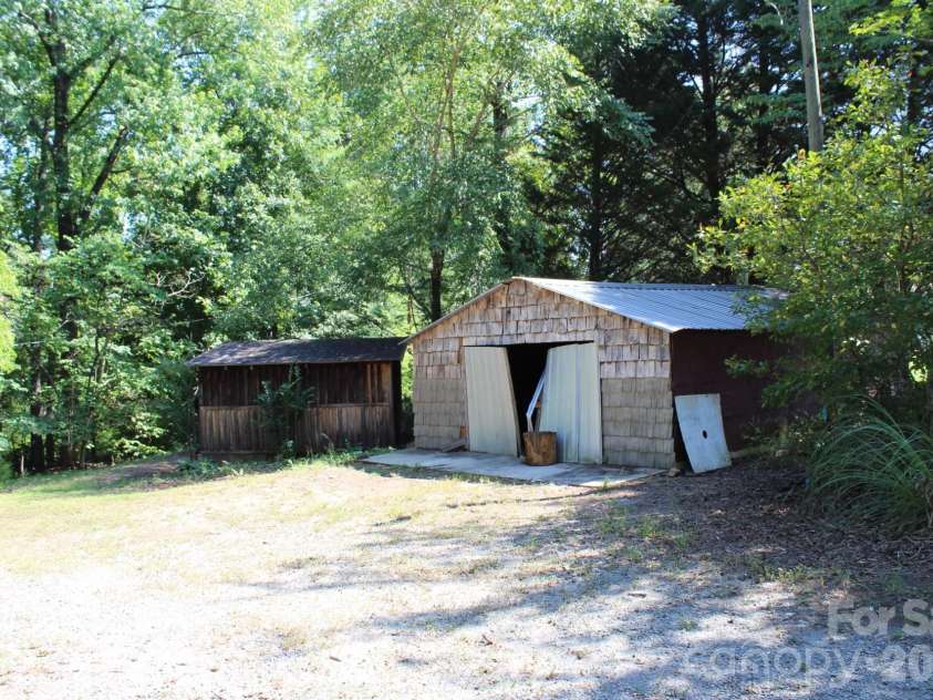 70 Fox Mountain Road, Columbus, NC 28722.  MLS# CAR4421063, YatesRealty ID 48681. 