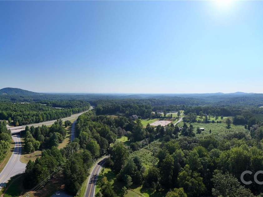 70 Fox Mountain Road, Columbus, NC 28722.  MLS# CAR4421063, YatesRealty ID 48681. 