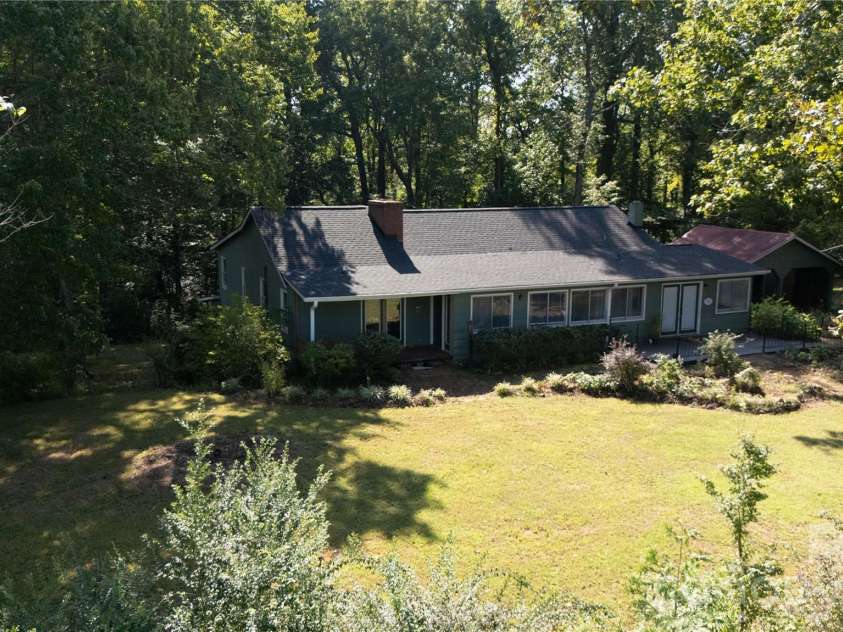 70 Fox Mountain Road, Columbus, NC 28722.  MLS# CAR4421063, YatesRealty ID 48681. 