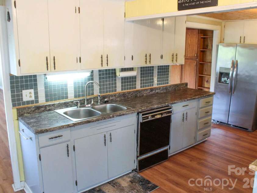 70 Fox Mountain Road, Columbus, NC 28722.  MLS# CAR4421063, YatesRealty ID 48681. 