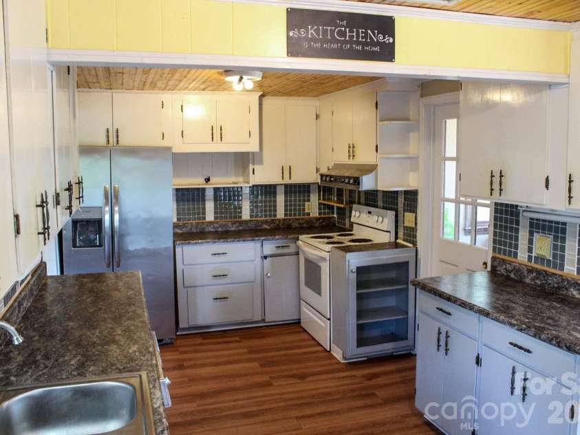 70 Fox Mountain Road, Columbus, NC 28722.  MLS# CAR4421063, YatesRealty ID 48681. 