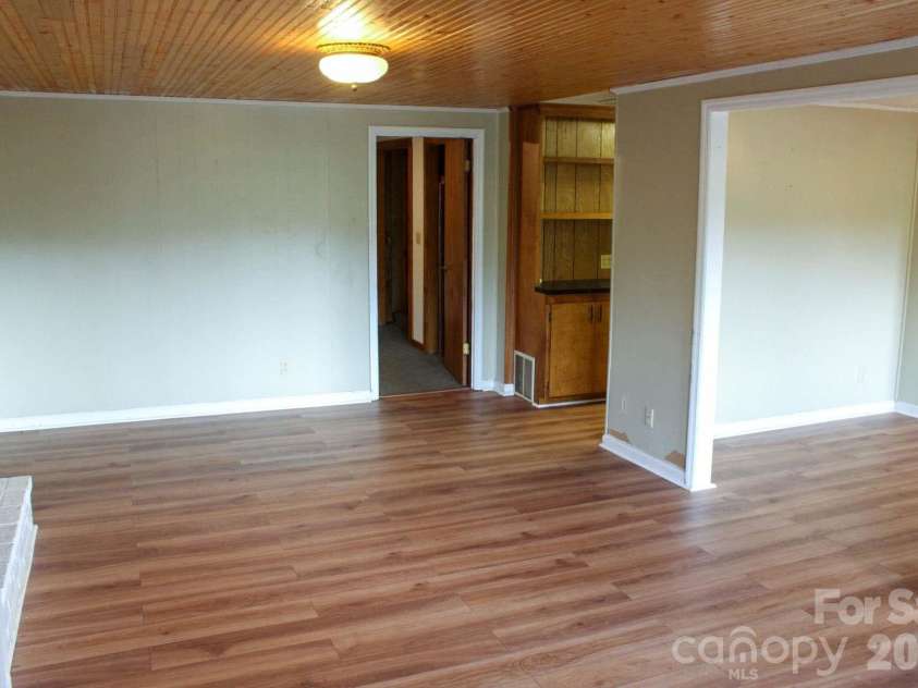 70 Fox Mountain Road, Columbus, NC 28722.  MLS# CAR4421063, YatesRealty ID 48681. 