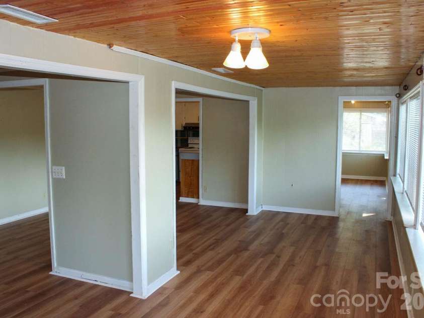 70 Fox Mountain Road, Columbus, NC 28722.  MLS# CAR4421063, YatesRealty ID 48681. 