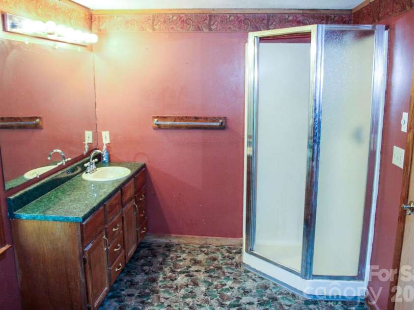 70 Fox Mountain Road, Columbus, NC 28722.  MLS# CAR4421063, YatesRealty ID 48681. 