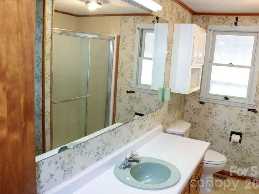 70 Fox Mountain Road, Columbus, NC 28722.  MLS# CAR4421063, YatesRealty ID 48681. 