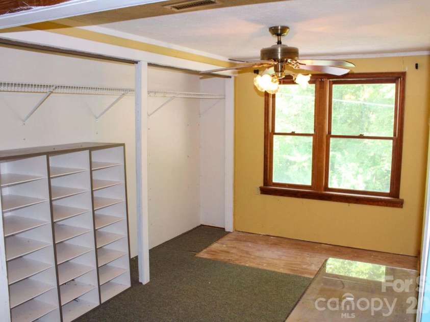 70 Fox Mountain Road, Columbus, NC 28722.  MLS# CAR4421063, YatesRealty ID 48681. 