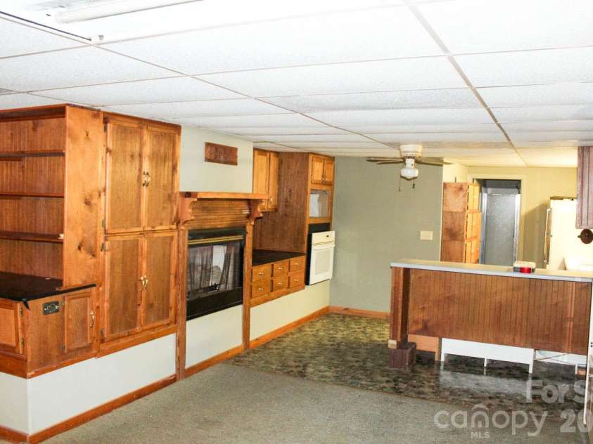 70 Fox Mountain Road, Columbus, NC 28722.  MLS# CAR4421063, YatesRealty ID 48681. 