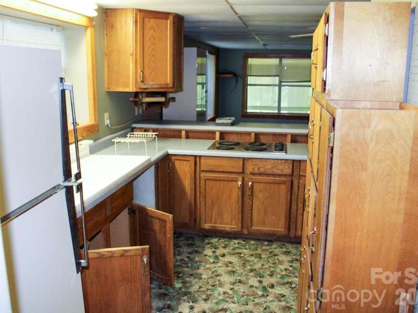 70 Fox Mountain Road, Columbus, NC 28722.  MLS# CAR4421063, YatesRealty ID 48681. 