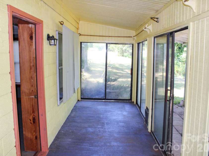 70 Fox Mountain Road, Columbus, NC 28722.  MLS# CAR4421063, YatesRealty ID 48681. 