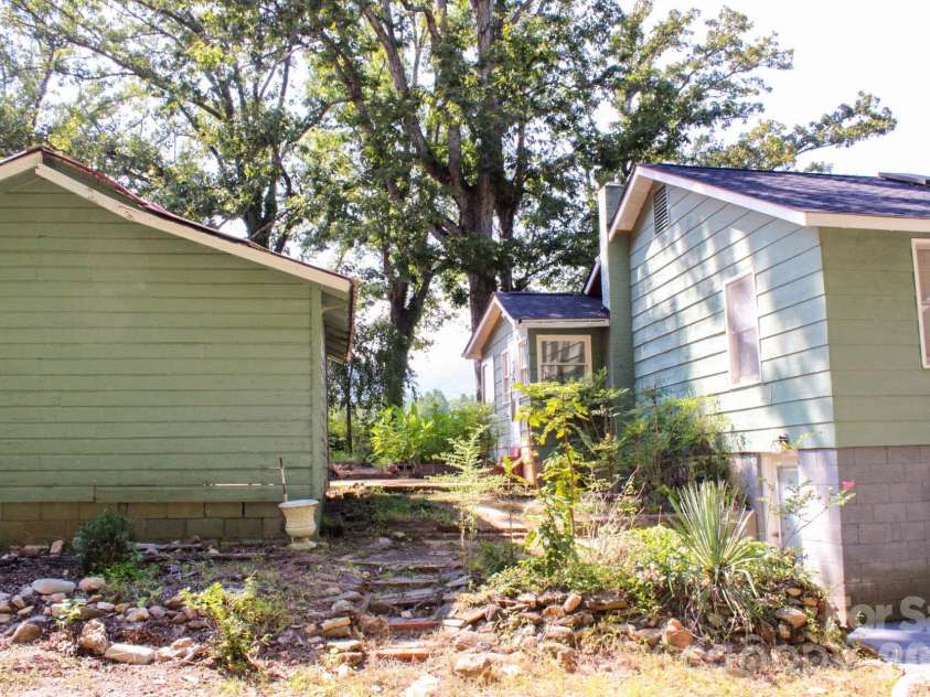 70 Fox Mountain Road, Columbus, NC 28722.  MLS# CAR4421063, YatesRealty ID 48681. 