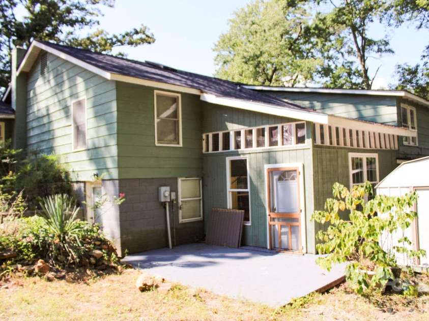 70 Fox Mountain Road, Columbus, NC 28722.  MLS# CAR4421063, YatesRealty ID 48681. 
