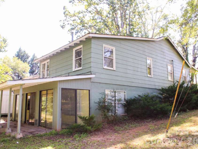 70 Fox Mountain Road, Columbus, NC 28722.  MLS# CAR4421063, YatesRealty ID 48681. 