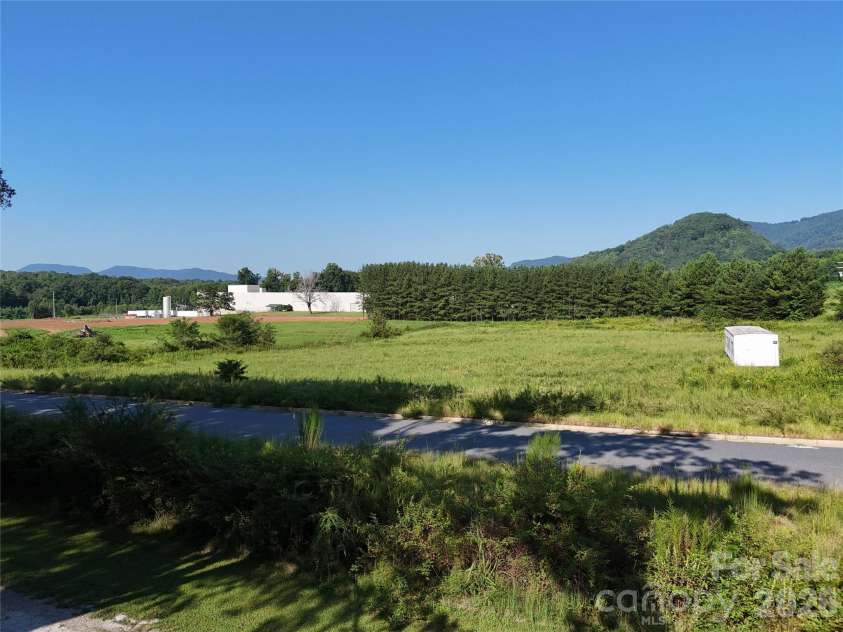 70 Fox Mountain Road, Columbus, NC 28722.  MLS# CAR4421063, YatesRealty ID 48681. 