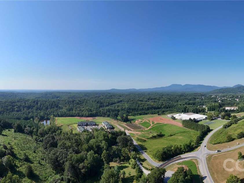 70 Fox Mountain Road, Columbus, NC 28722.  MLS# CAR4421063, YatesRealty ID 48681. 