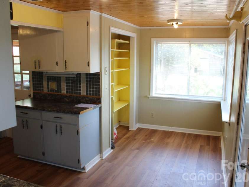70 Fox Mountain Road, Columbus, NC 28722.  MLS# CAR4421063, YatesRealty ID 48681. 