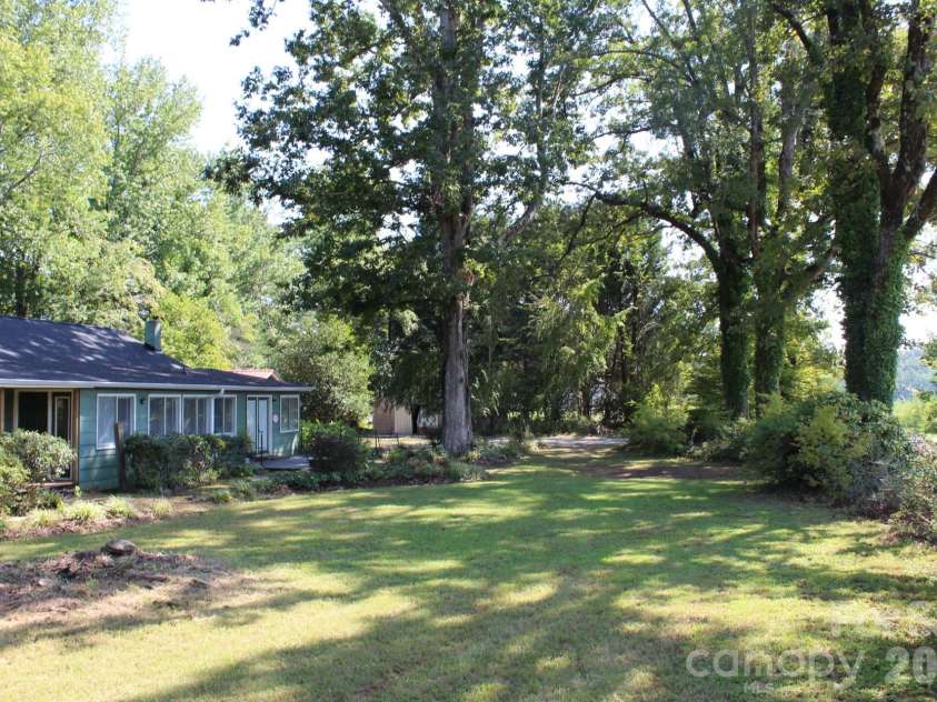 70 Fox Mountain Road, Columbus, NC 28722.  MLS# CAR4421063, YatesRealty ID 48681. 