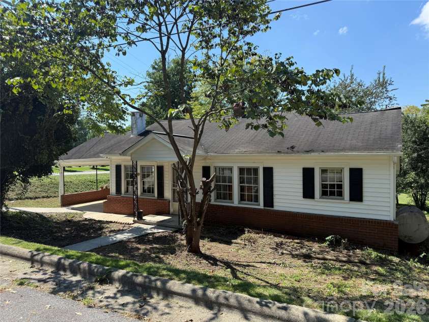 1650 Berkley Street, Lenoir, NC 28645.  MLS# CAR4420897, YatesRealty ID 48683. 