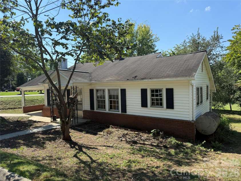 1650 Berkley Street, Lenoir, NC 28645.  MLS# CAR4420897, YatesRealty ID 48683. 