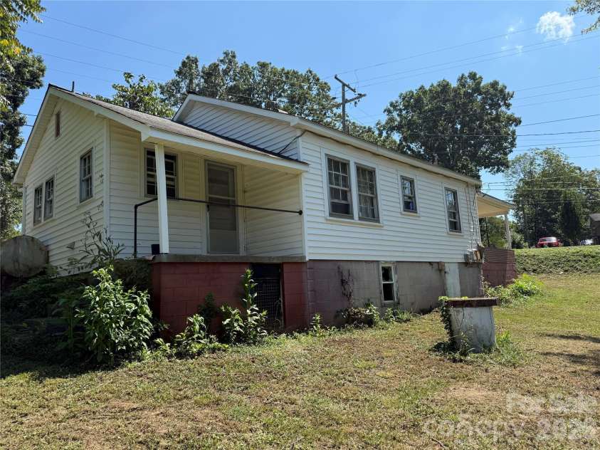 1650 Berkley Street, Lenoir, NC 28645.  MLS# CAR4420897, YatesRealty ID 48683. 