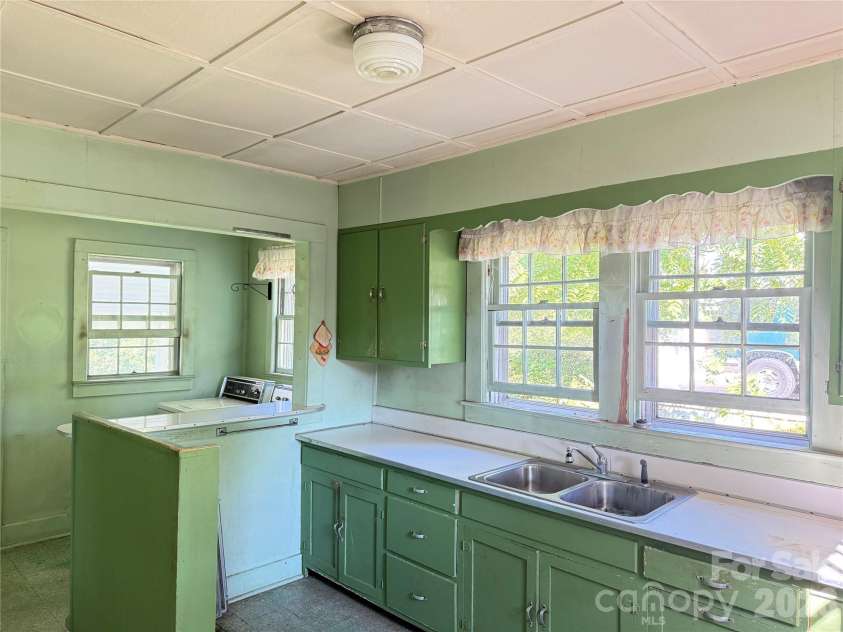 1650 Berkley Street, Lenoir, NC 28645.  MLS# CAR4420897, YatesRealty ID 48683. Kitchen