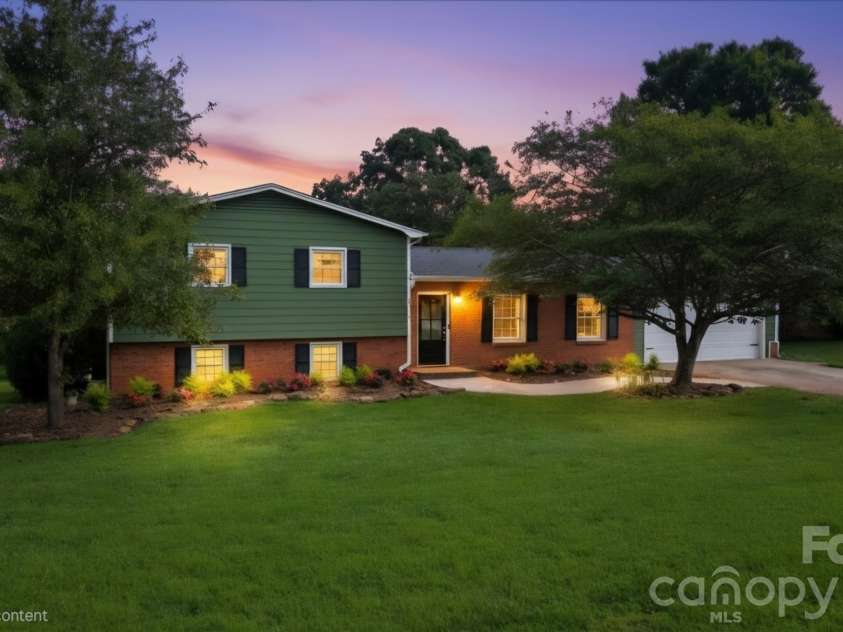 2219 36th Avenue, Hickory, NC 28601.  MLS# CAR4421520, YatesRealty ID 48687. 