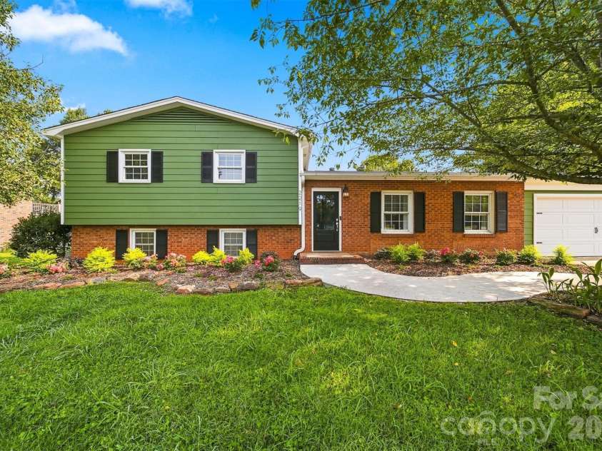 2219 36th Avenue, Hickory, NC 28601.  MLS# CAR4421520, YatesRealty ID 48687. 